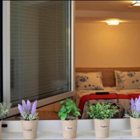 Red Cozy Stay Limassol Bagian luar foto