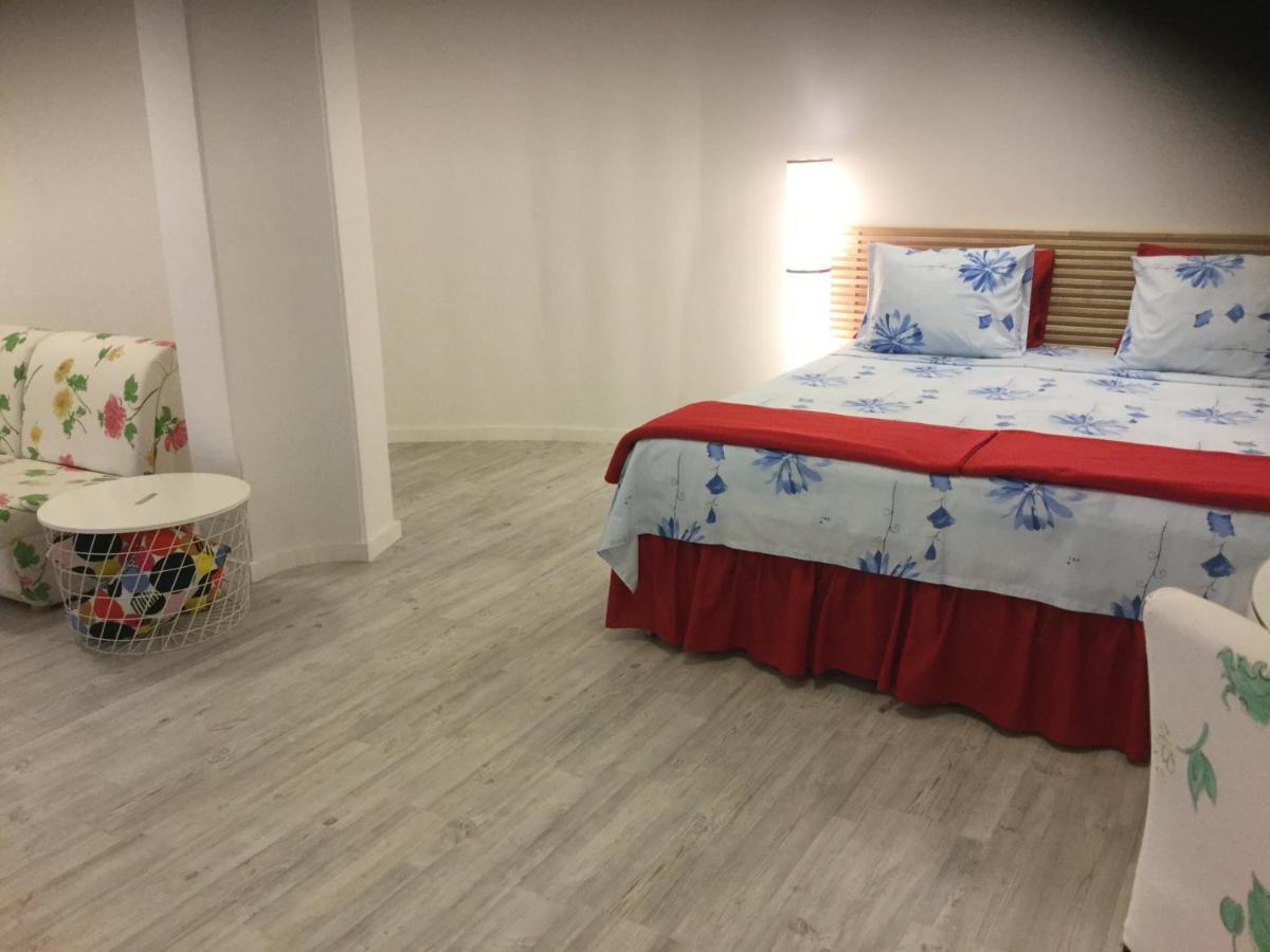 Red Cozy Stay Limassol Ruang foto