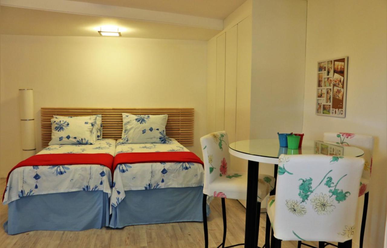 Red Cozy Stay Limassol Bagian luar foto