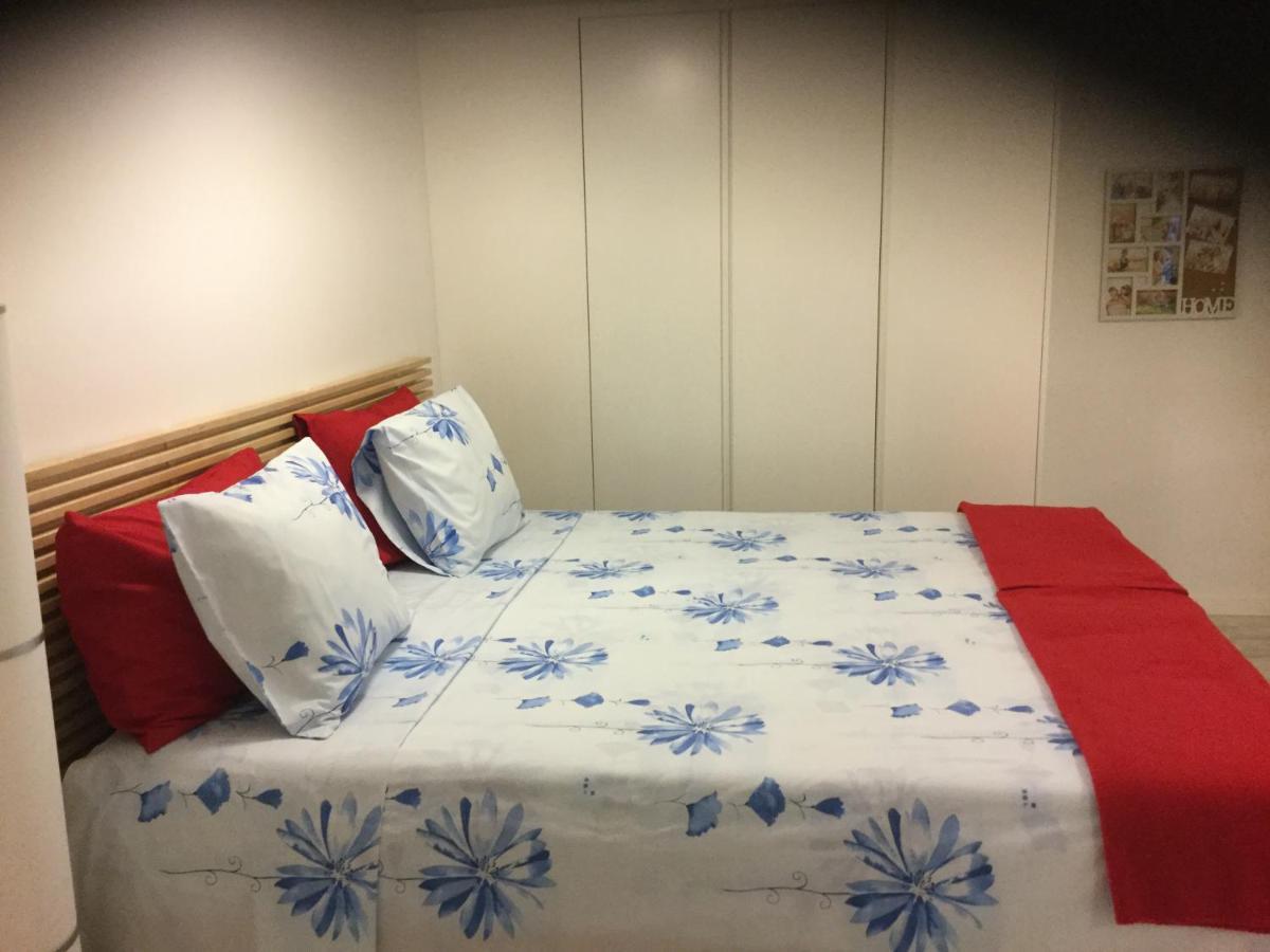 Red Cozy Stay Limassol Bagian luar foto