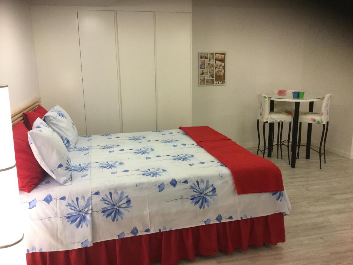 Red Cozy Stay Limassol Bagian luar foto