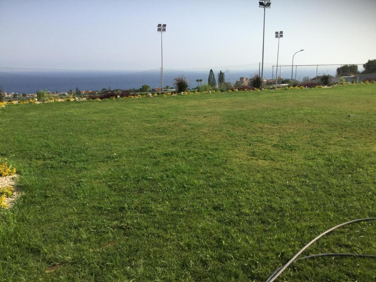 Red Cozy Stay Limassol Bagian luar foto
